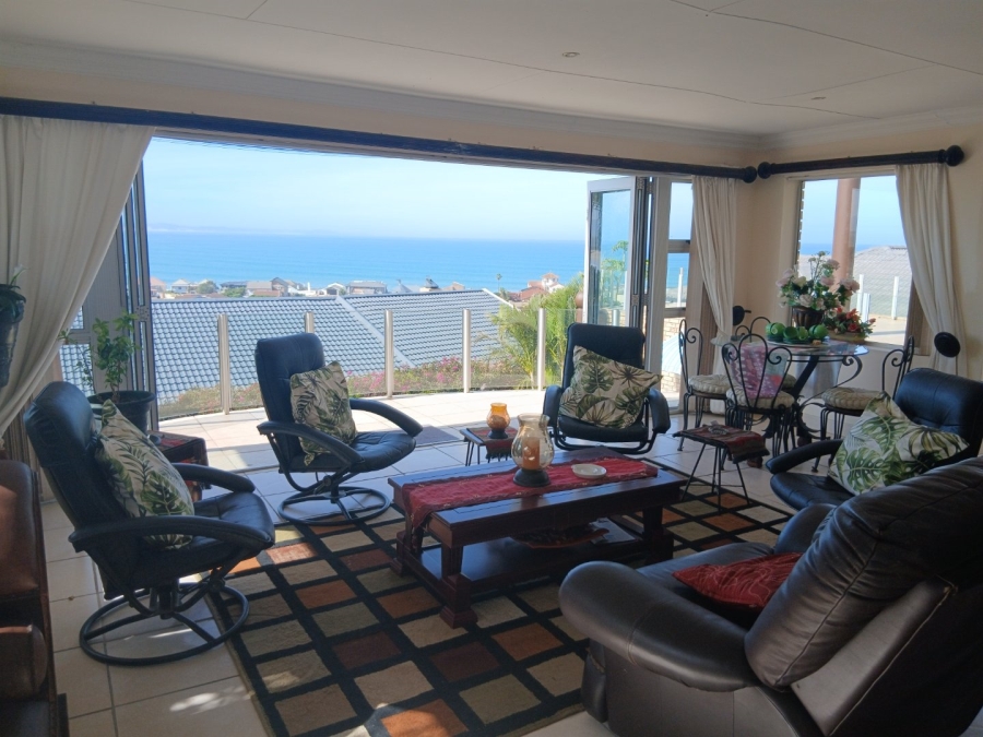 5 Bedroom Property for Sale in Wavecrest Eastern Cape